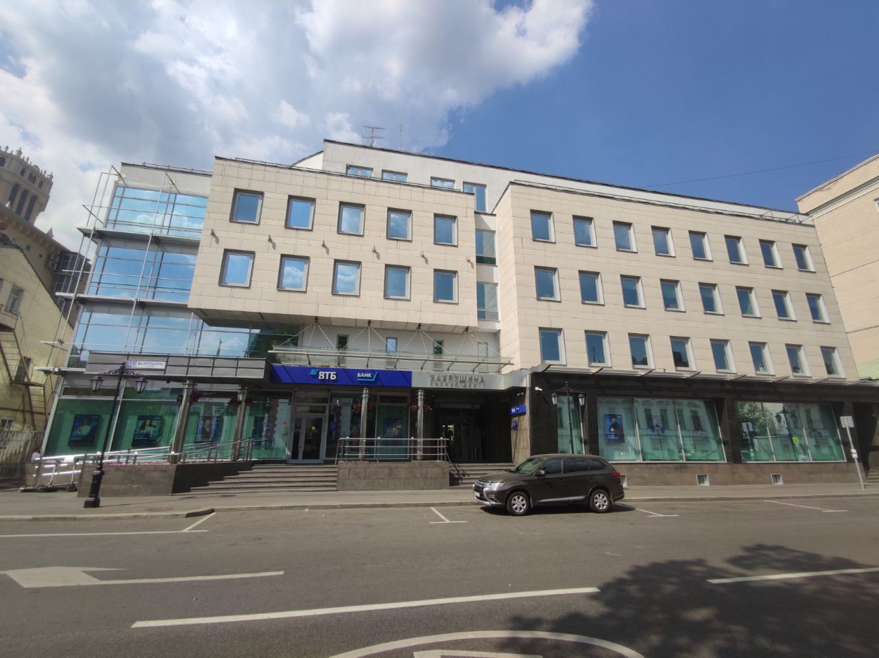Офисы в аренду и на продажу рядом с метро Павелецкая в бизнес-центре Бахрушин Хаус